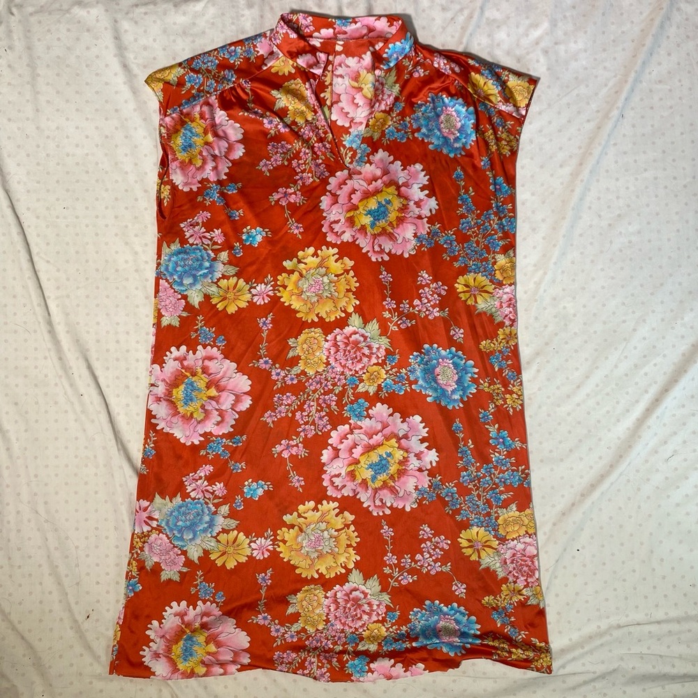 VINTAGE VANITY FAIR RED PRINT NIGHTGOWN